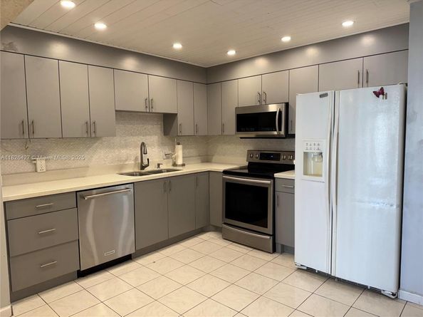 2851 NE 183rd St 1903E1905E, Aventura FL 33160