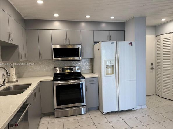 2851 NE 183rd St 1903E1905E, Aventura FL 33160