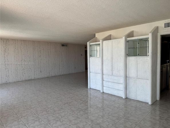 2851 NE 183rd St 1903E1905E, Aventura FL 33160