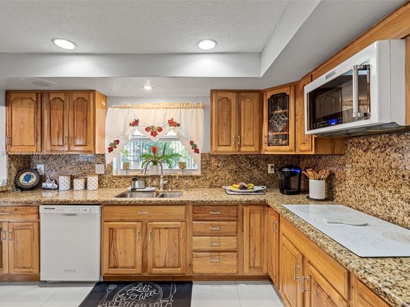 7004 SW 139th Pl, Miami FL 33183