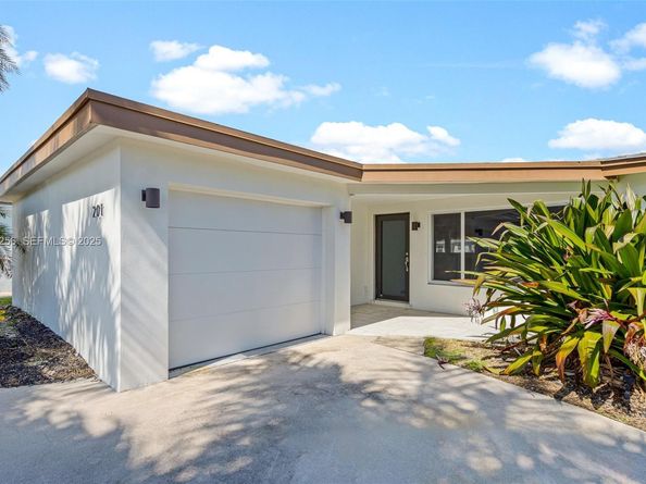 201 SE 12th St, Pompano Beach FL 33060