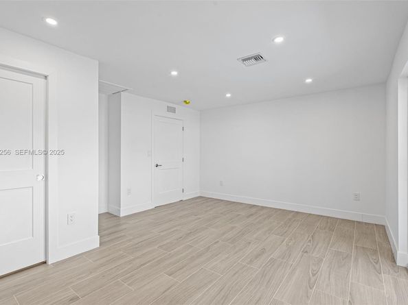 201 SE 12th St, Pompano Beach FL 33060