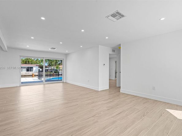 201 SE 12th St, Pompano Beach FL 33060