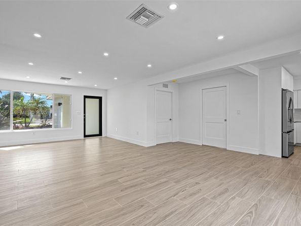 201 SE 12th St, Pompano Beach FL 33060