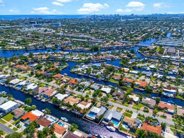 201 SE 12th St, Pompano Beach FL 33060