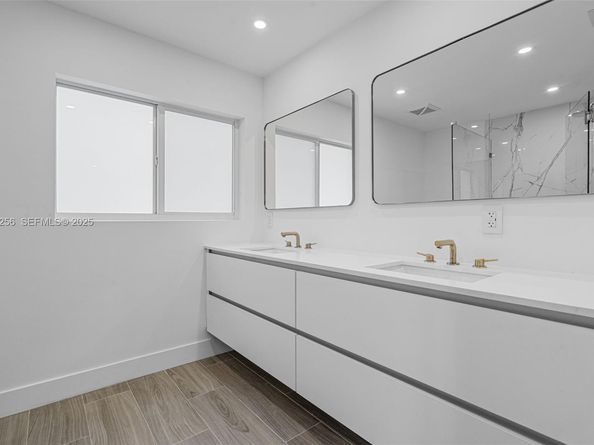 201 SE 12th St, Pompano Beach FL 33060