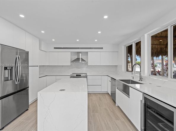 201 SE 12th St, Pompano Beach FL 33060