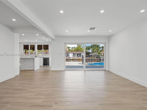 201 SE 12th St, Pompano Beach FL 33060