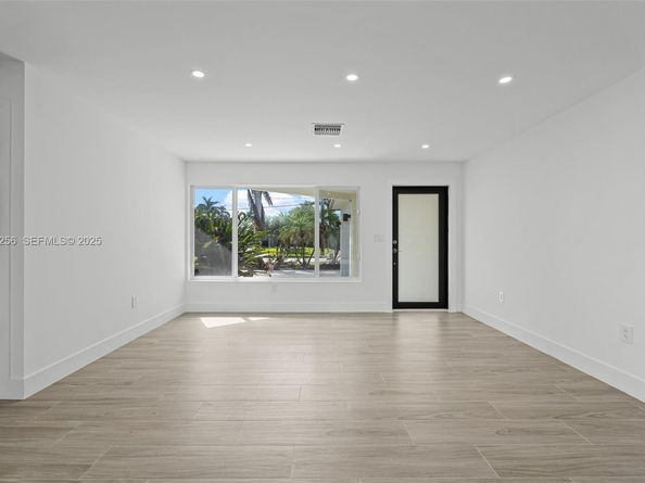 201 SE 12th St, Pompano Beach FL 33060