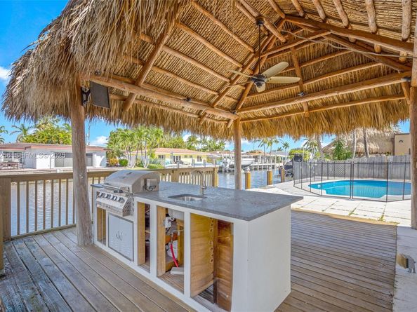 201 SE 12th St, Pompano Beach FL 33060