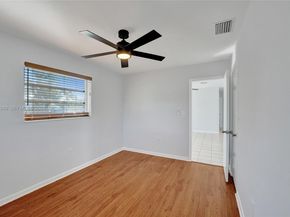 7601 Farragut St, Hollywood FL 33024