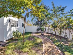 7601 Farragut St, Hollywood FL 33024