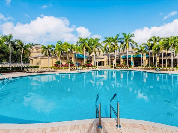 1235 NW 144th Ave, Pembroke Pines FL 33028