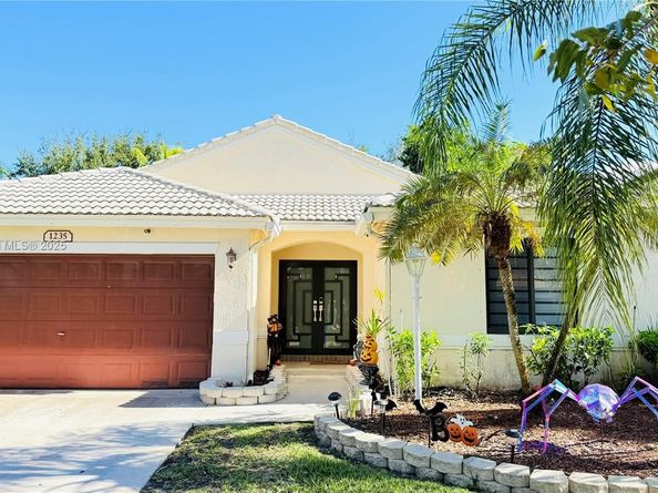 1235 NW 144th Ave, Pembroke Pines FL 33028
