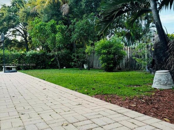 1235 NW 144th Ave, Pembroke Pines FL 33028