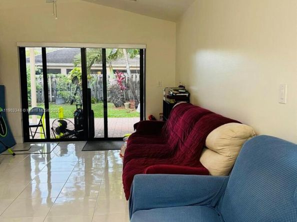 1235 NW 144th Ave, Pembroke Pines FL 33028