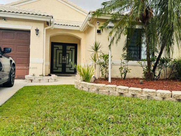 1235 NW 144th Ave, Pembroke Pines FL 33028
