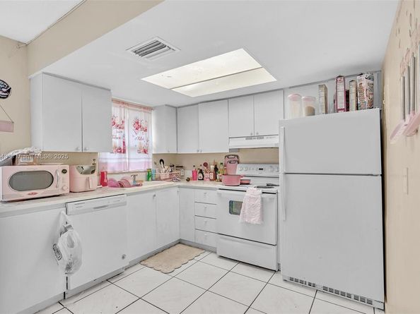 2580 NW 52nd Ave C16, Lauderhill FL 33313