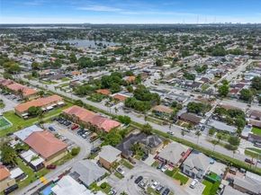 18825 NW 52nd Ct, Miami Gardens FL 33055