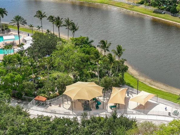 1433 Sabal Trl, Weston FL 33327