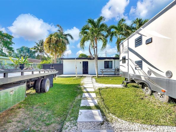 1490 NE 147th St, Miami FL 33161