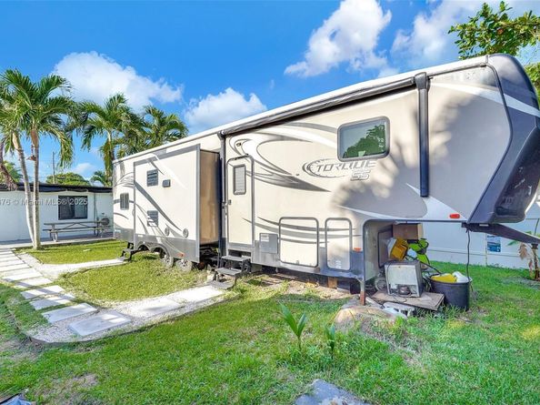 1490 NE 147th St, Miami FL 33161