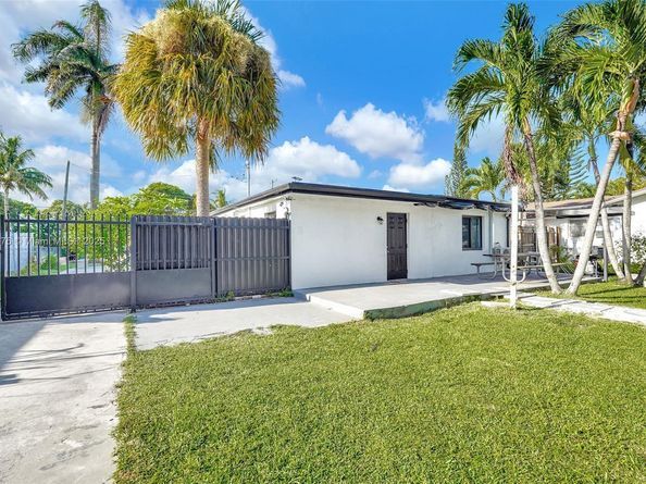 1490 NE 147th St, Miami FL 33161