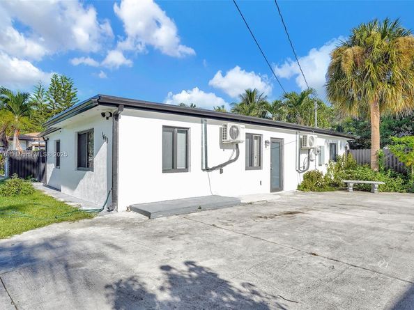 1490 NE 147th St, Miami FL 33161