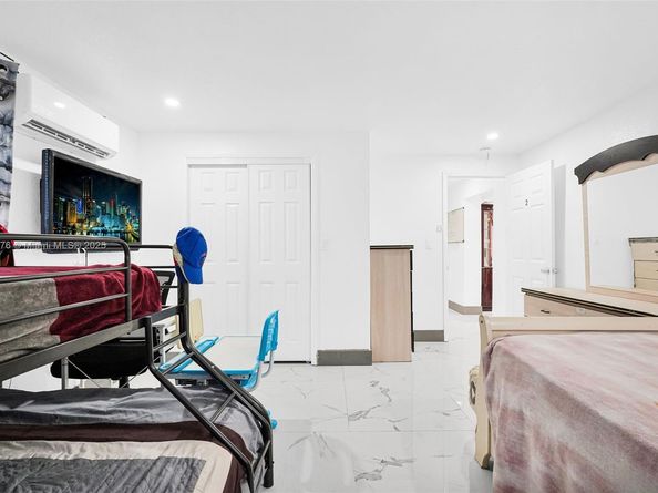1490 NE 147th St, Miami FL 33161