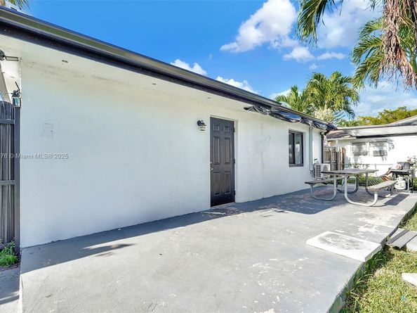 1490 NE 147th St, Miami FL 33161