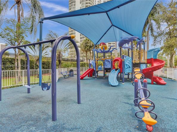 19101 Mystic Pointe Dr LPH9, Aventura FL 33180