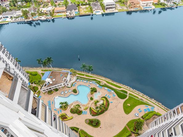 19101 Mystic Pointe Dr LPH9, Aventura FL 33180