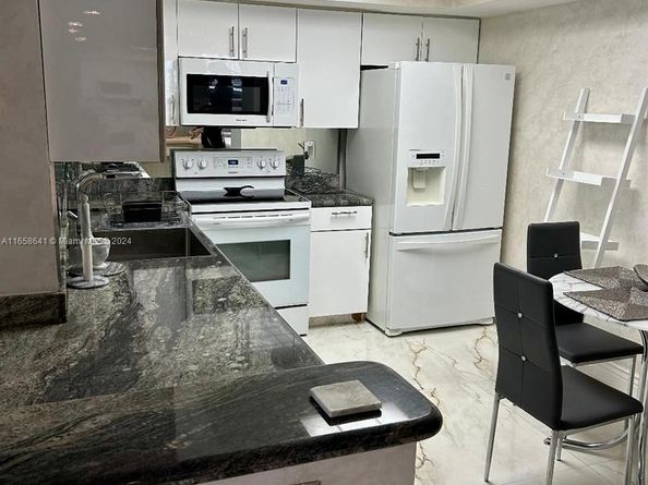 19101 Mystic Pointe Dr LPH9, Aventura FL 33180