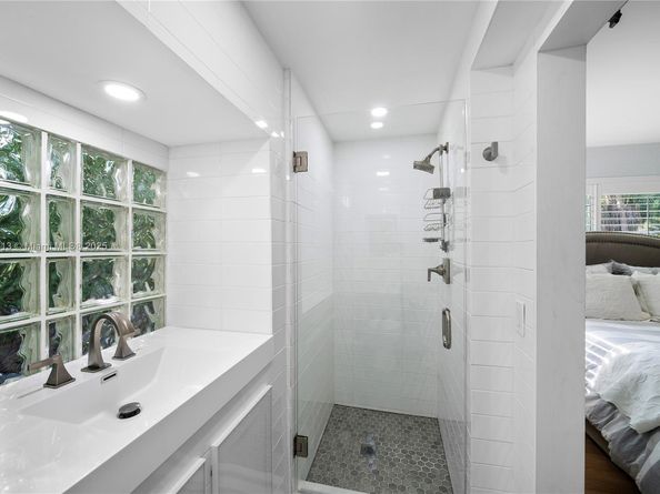 725 Vilabella Ave, Coral Gables FL 33146