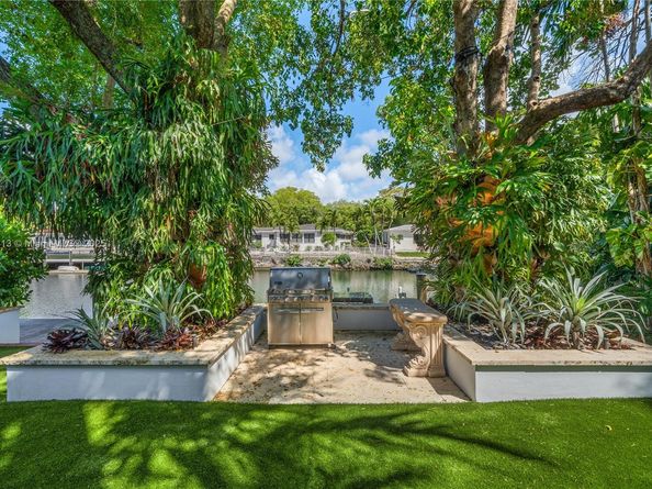725 Vilabella Ave, Coral Gables FL 33146