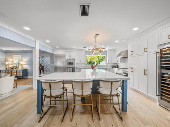725 Vilabella Ave, Coral Gables FL 33146