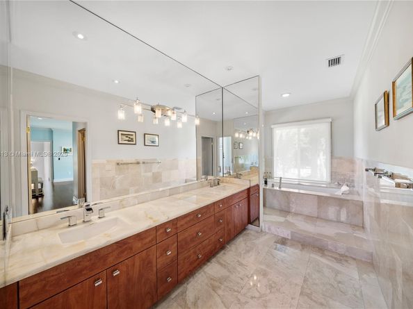 725 Vilabella Ave, Coral Gables FL 33146