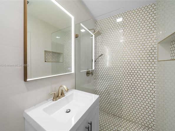 725 Vilabella Ave, Coral Gables FL 33146