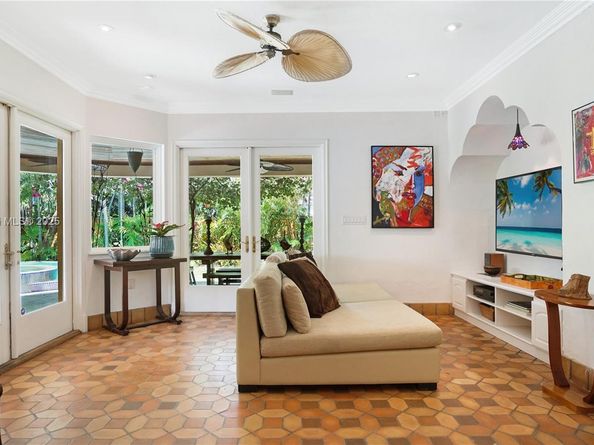 2050 Alton Rd, Miami Beach FL 33140