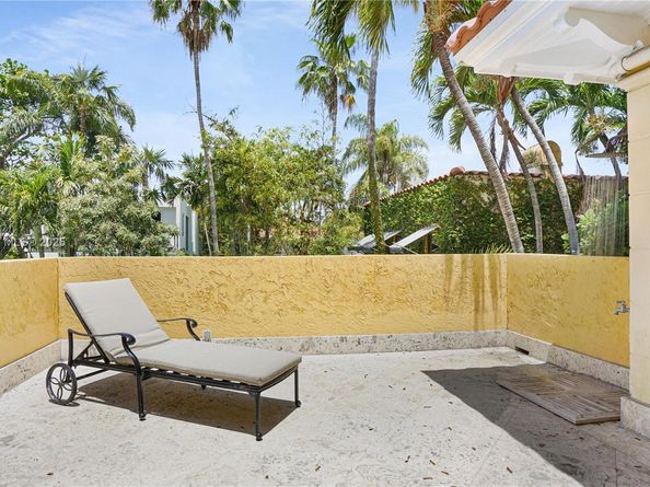 2050 Alton Rd, Miami Beach FL 33140