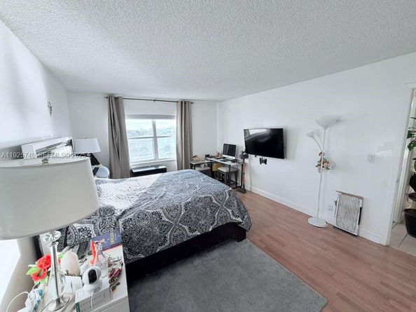 401 Golden Isles Dr 512, Hallandale Beach FL 33009