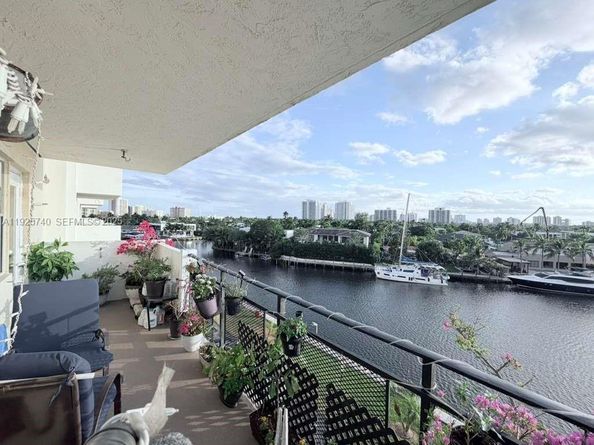 401 Golden Isles Dr 512, Hallandale Beach FL 33009