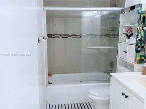 401 Golden Isles Dr 512, Hallandale Beach FL 33009