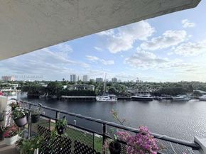 401 Golden Isles Dr 512, Hallandale Beach FL 33009