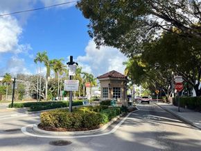 3522 NE 166th St 10, North Miami Beach FL 33160