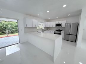 7150 SW 5th Ct, Pembroke Pines FL 33023