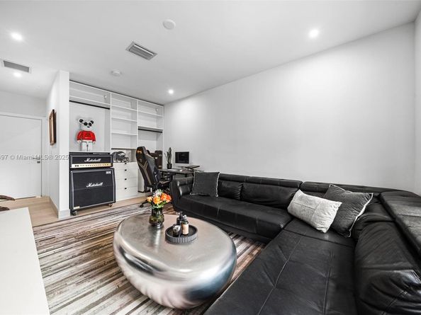 8033 Noremac Ave, Miami Beach FL 33141