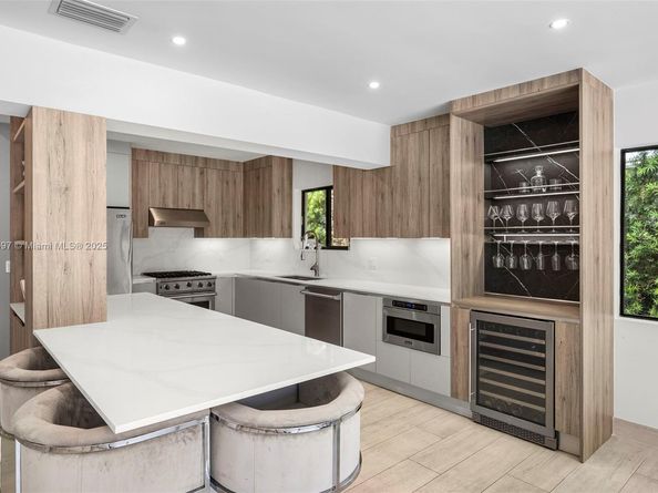 8033 Noremac Ave, Miami Beach FL 33141
