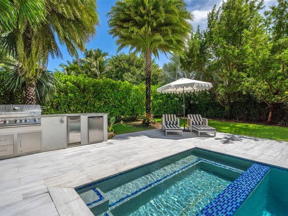 8033 Noremac Ave, Miami Beach FL 33141