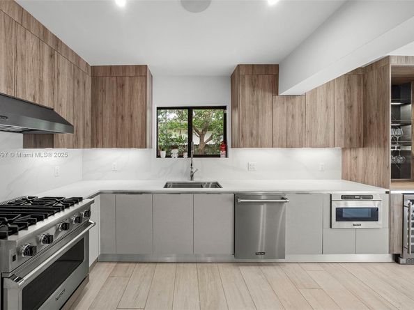 8033 Noremac Ave, Miami Beach FL 33141